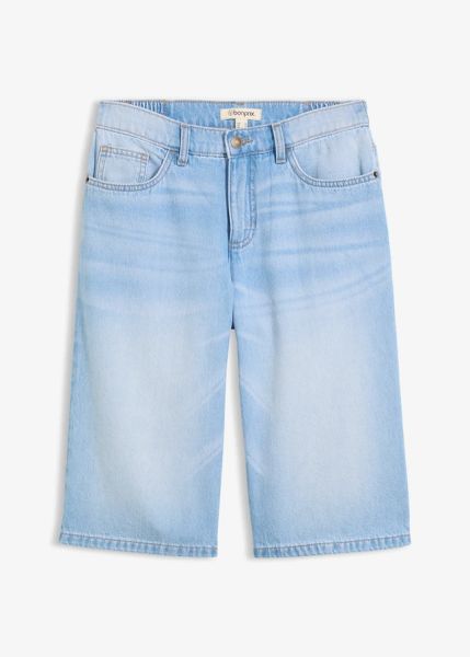 Lekkie bermudy jeansowe ze średnim stanem. Niebieskie szorty damskie bonprix, bez wzorów, z jeansu. Za 107.99 zł.