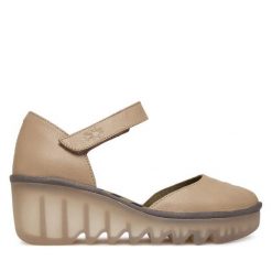 Półbuty Fly London. Brązowe półbuty damskie Fly London, bez wzorów, bez obcasa, na koturnie, bez zapięcia. Za 547.99 zł.