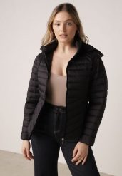 Czarna Klasyczna Kurtka Przejściowa z Pikowaniem i Odpinanym Kapturem Pretiella. Czarne kurtki damskie Born2be, l, bez wzorów, z jeansu. Za 109.99 zł.