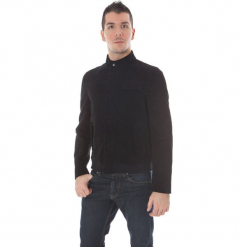 Kurtka w kolorze czarnym. Czarne kurtki męskie Just Cavalli, Calvin Klein, Lee. W wyprzedaży za 629.95 zł.
