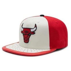 Czapka z daszkiem do koszykówki Mitchell & Nes NBA Snapback Bulls wielokolorowa. Czapki i kapelusze męskie Mitchell & Ness, bez wzorów, sportowe. Za 149.00 zł.