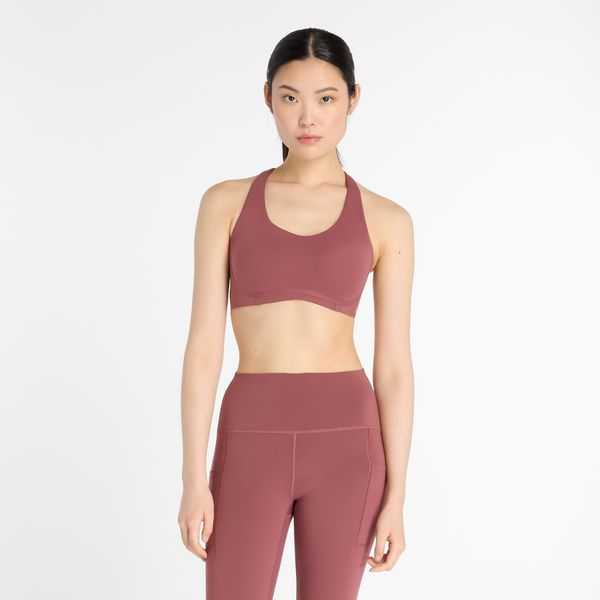 Biustonosz New Balance WB51052WAD – różowy. Czerwone biustonosze New Balance, bez wzorów, z lycry. Za 389.99 zł.