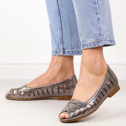 Srebrne pw ażurowe półbuty damskie Potocki 12392. Szare półbuty damskie POTOCKI, na lato, w ażurowe wzory, ze skóry, eleganckie, z otwartym noskiem, bez obcasa, na obcasie, bez zapięcia. Za 169.00 zł.