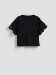 Bluzka z ozdobnymi rękawami - czarny. Czarne bluzki damskie Reserved, l, bez wzorów, z bawełny, bez kołnierzyka, bez ramiączek. Za 89.99 zł.