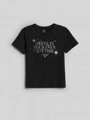 4F T-shirt regular z nadrukiem damski - szary 128 (7-8 lat). Szare t-shirty i topy dla dziewczynek 4f, bez wzorów, z jersey, bez ramiączek. Za 49.99 zł.