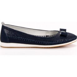 Granatowe Baleriny Z Kokardką VINCEZA. Baleriny damskie VINCEZA, na lato, bez wzorów, eleganckie, bez obcasa. W wyprzedaży za 139.00 zł.