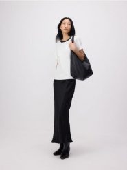 T-shirt z dekoracyjnym dekoltem - wielobarwny. T-shirty damskie Reserved, l, bez wzorów, z bawełny, bez kołnierzyka. W wyprzedaży za 39.99 zł.