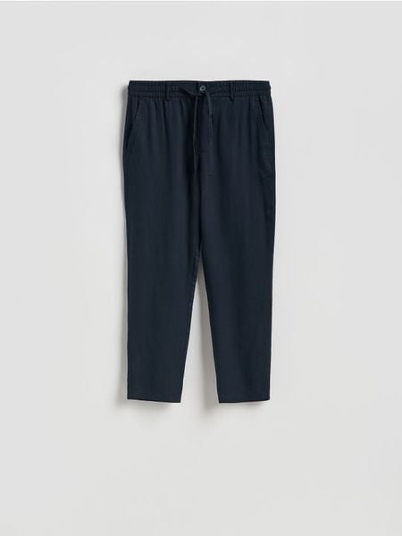 Spodnie z lyocellu - granatowy. Niebieskie spodnie materiałowe męskie Reserved, l, bez wzorów, z lyocellu. Za 149.99 zł.