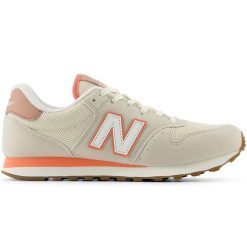 Buty damskie New Balance GW500BPC - beżowe. Brązowe obuwie sportowe damskie New Balance, bez wzorów, z gumy. Za 289.99 zł.