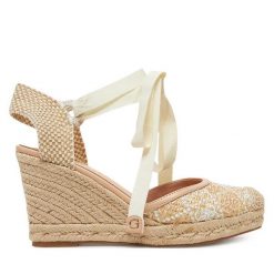 Espadryle Guess. Brązowe sandały damskie Guess, z aplikacjami, bez obcasa, bez zapięcia. Za 369.99 zł.