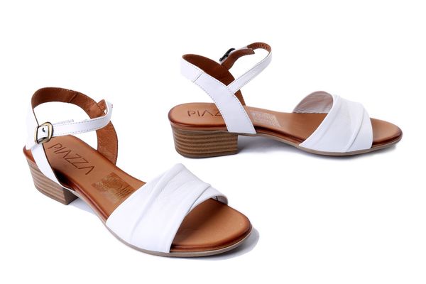 PIAZZA 910128-03 weiss, sandały damskie. Białe sandały damskie Piazza, bez wzorów, ze skóry, bez obcasa, na obcasie, bez zapięcia. Za 299.90 zł.