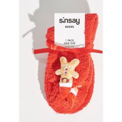 Pluszowe skarpetki świąteczne - Czerwony. Czerwone skarpety damskie Sinsay. Za 14.99 zł.