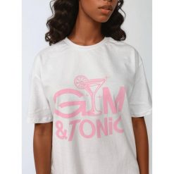Biały T-shirt Damski - Gym & Tonic BeShaped. Czerwone koszulki sportowe damskie BESHAPED, bez wzorów, z bawełny, sportowe, bez kołnierzyka. W wyprzedaży za 169.15 zł.