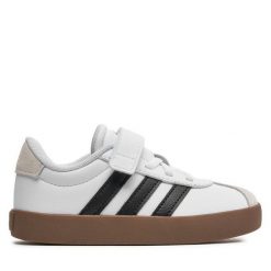 Sneakersy adidas. Czarne trampki i tenisówki chłopięce Adidas, bez wzorów, bez zapięcia. Za 149.99 zł.