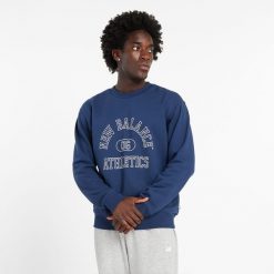 Bluza męska New Balance MT43507NNY – niebieska. Niebieskie bluzy męskie New Balance, l, bez wzorów, z bawełny, bez kaptura. Za 149.99 zł.