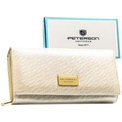 Duży portfel damski w kolorze ecru zamykany na zatrzask, wyposażony w system RFID - Peterson. Portfele damskie Peterson, bez wzorów, ze skóry ekologicznej. Za 77.99 zł.