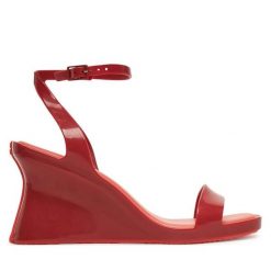 Sandały Melissa. Czerwone sandały damskie Melissa, bez wzorów, bez obcasa, na koturnie, bez zapięcia. Za 429.99 zł.