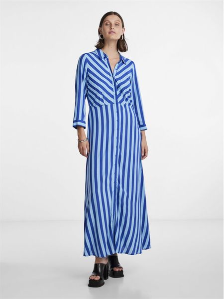 YAS Sukienka koszulowa Savanna 26022663 Niebieski Loose Fit. Niebieskie sukienki damskie YAS, xs, bez wzorów, z wiskozy, bez kołnierzyka, bez ramiączek, koszulowe. Za 189.99 zł.