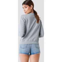 NA-KD Bluza Cherry - Grey. Bluzy damskie marki NA-KD. W wyprzedaży za 40.38 zł.