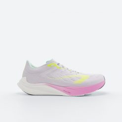 Buty do biegania damskie Kiprun KD900 light. Brązowe obuwie sportowe damskie KIPRUN, bez wzorów, z kauczuku, do biegania. Za 449.99 zł.