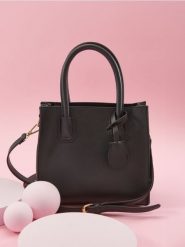 Torebka tote - czarny. Czarne torby na ramię damskie Sinsay, bez wzorów, sportowe, bez dodatków. Za 49.99 zł.