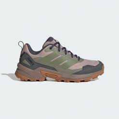 Buty turystyczne Terrex Eastrail 3 Climaproof. Brązowe obuwie sportowe damskie Adidas, bez wzorów, wspinaczkowe. Za 399.00 zł.