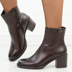 Brązowe botki damskie na obcasie Vinceza 58655. Brązowe botki damskie VINCEZA, na jesień, z jeansu, eleganckie, z okrągłym noskiem, bez obcasa, na obcasie, bez zapięcia. Za 219.00 zł.