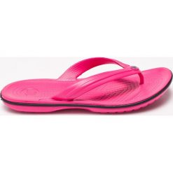 Crocs - Japonki. Różowe klapki damskie Crocs, z materiału. W wyprzedaży za 89.90 zł.