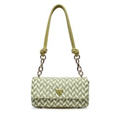 Torebka Guess. Zielone torebki do ręki damskie Guess, z aplikacjami, klasyczne, bez dodatków. Za 639.99 zł.