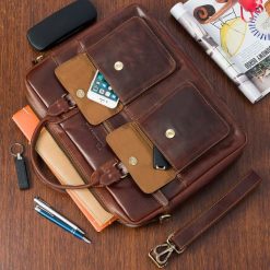 Torba męska skórzana na ramię laptopa duża ciemno-brązowa biznesowa Beltimore N02. Brązowe torby na laptopa męskie bez wzorów. Za 549.90 zł.