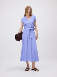 Sukienka midi z dodatkiem lnu - jasnoniebieski. Niebieskie sukienki damskie Reserved, l, bez wzorów, z wiskozy, bez kołnierzyka, bez ramiączek, midi, rozkloszowane. Za 159.99 zł.