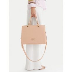 Torebka Nine West. Brązowe torebki do ręki damskie Nine West, bez wzorów, klasyczne, bez dodatków. Za 349.99 zł.