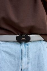 Pasek męski skórzany do spodni casual garnituru automat jasno szary Beltimore A39 : Kolory - szary, srebrny, Rozmiar pasków - r.125-140 cm. Szare paski damskie bez wzorów, ze skóry, casualowe. Za 64.99 zł.