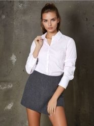 Koszula slim fit z popeliny - biały. Białe koszule damskie Sinsay, l, bez wzorów, klasyczne, bez kołnierzyka, bez ramiączek. W wyprzedaży za 22.99 zł.