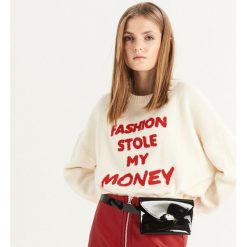 Sweter z napisem - Kremowy. Swetry damskie marki Sinsay. Za 59.99 zł.