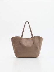 Torebka shopper z imitacji zamszu - beżowy. Brązowe torebki shopper damskie Reserved, bez wzorów, bez dodatków. Za 139.99 zł.