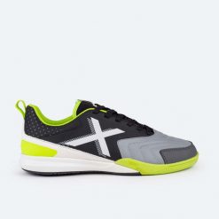 Buty piłkarskie MUNICH Rondito IF. Czarne buty sportowe męskie munich, bez zapięcia, do piłki nożnej. Za 239.99 zł.