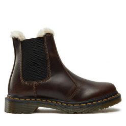 Botki Dr. Martens. Brązowe botki damskie Dr. Martens, bez obcasa, na płaskiej podeszwie, bez zapięcia. Za 709.99 zł.