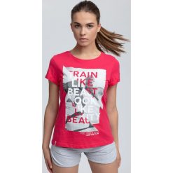 T-shirt damski TSD015 - czerwony. Czerwone t-shirty damskie 4f, z nadrukiem, z bawełny. W wyprzedaży za 49.99 zł.
