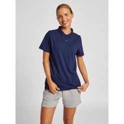 Damska koszulka polo Hummel Red Classic. Niebieskie koszulki sportowe damskie Hummel, xs, bez wzorów, z tkaniny, bez kołnierzyka, bez ramiączek, do piłki nożnej. Za 150.00 zł.