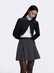 Spódnica mini z paskiem - ciemnoszary. Szare spódnice damskie Reserved, l, bez wzorów, z tkaniny, mini, rozkloszowane. Za 139.99 zł.