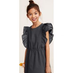 Mango Kids - Sukienka dziecięca Dori 110-152 cm. Szare sukienki dla dziewczynek Mango Kids, bez wzorów, z bawełny, casualowe, bez ramiączek, krótkie. W wyprzedaży za 59.90 zł.
