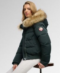 Superdry Kurtka Bomber Everest z kapturem z recyklingowanego poliestru. Zielone kurtki damskie Superdry., bez wzorów, z kapturem. Za 774.50 zł.