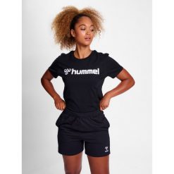 Koszulka damska Hummel Go 2.0 Logo. Czarne koszulki sportowe damskie Hummel, bez wzorów, z bawełny, bez kołnierzyka, bez ramiączek, do piłki nożnej. Za 137.50 zł.