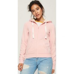 Bluza z puszystym kapturem - Różowy. Bluzy damskie marki Calvin Klein Jeans. W wyprzedaży za 39.99 zł.