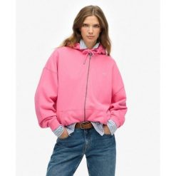 Damska bluza z kapturem zapinana na zamek Superdry Studios. Czerwone bluzy damskie Superdry., bez wzorów, z kapturem. W wyprzedaży za 253.50 zł.