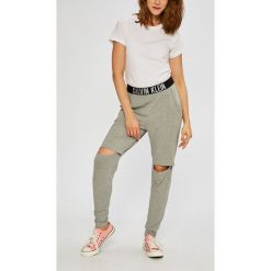 Calvin Klein Jeans - Legginsy. Jeansy damskie marki Calvin Klein Jeans. W wyprzedaży za 199.90 zł.