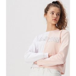 Dwukolorowa bluza z napisem - Różowy. Bluzy damskie marki Sinsay. Za 39.99 zł.
