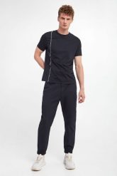 Spodnie ARMANI EXCHANGE. Spodnie materiałowe męskie Armani Exchange, m, bez wzorów. W wyprzedaży za 312.17 zł.