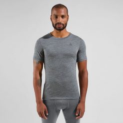 Koszulka termoaktywna z krótkim rękawem męska Odlo MERINO 200. Szare koszulki sportowe męskie Odlo, l, bez wzorów, z materiału, bez kołnierzyka, bez ramiączek, na fitness i siłownię. Za 377.85 zł.